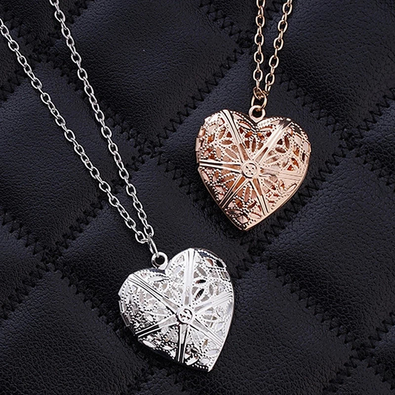 Hollow Engraved Sweet Peach Heart Love Chain Necklace for Woman Opening and Closing Heart Shaped Photo Box Pendant Necklace Gift